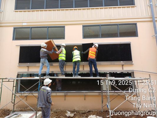 Lắp đặt cooling pad cho hệ thống quạt hút công nghiệp nhà xưởng